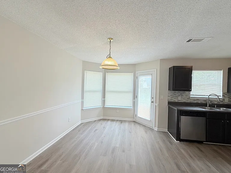 1007 Rolling Meadows Rd — Photo 5