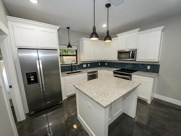 612 E Shepherd St — Photo 5