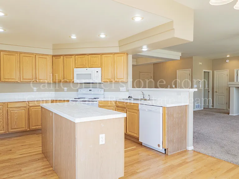 3305 Hollycrest Dr — Photo 7
