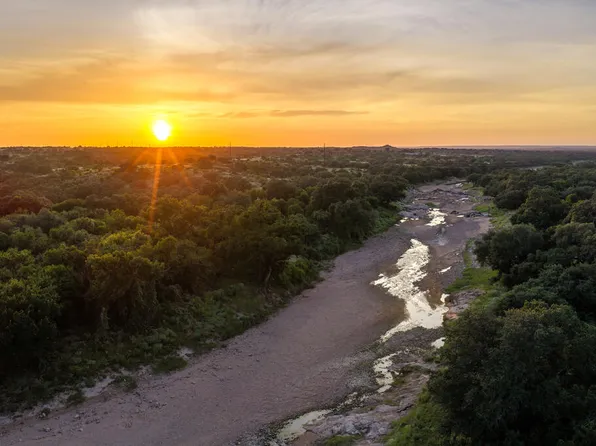 1622 W State Highway 71, Llano, TX 78643