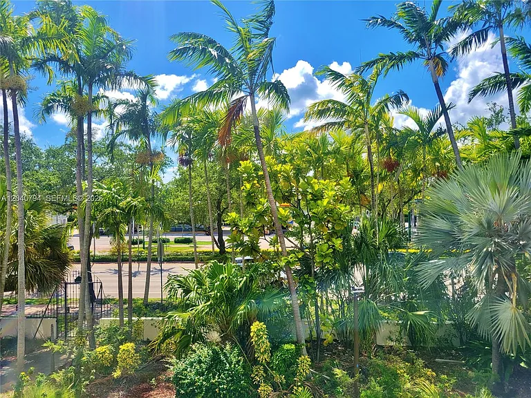 77 Crandon Blvd #2B — Photo 22