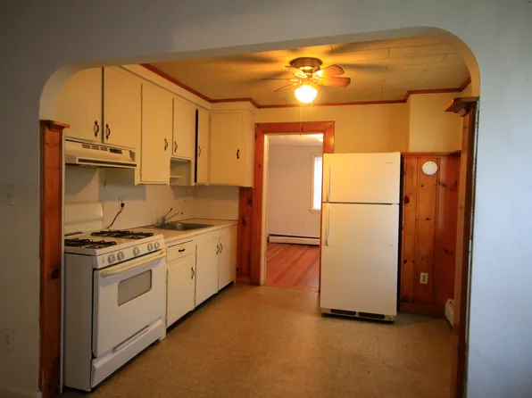 68 2nd Ave, Cranston, RI 02910