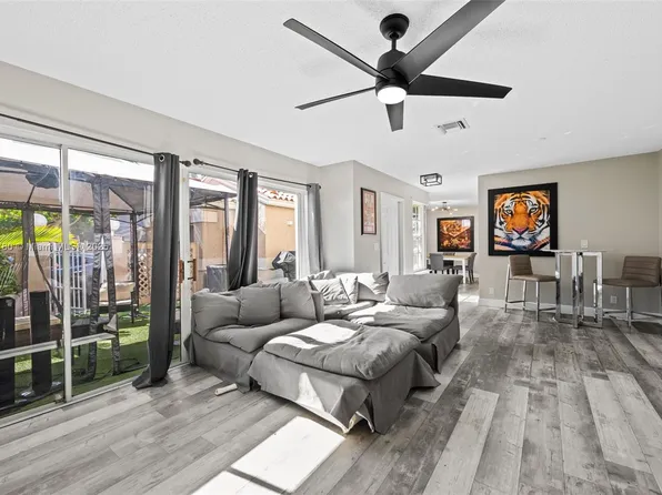 10997 Longboat Dr, Hollywood, FL 33026