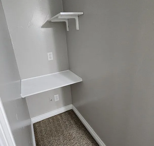 225 E Edwards St — Photo 32