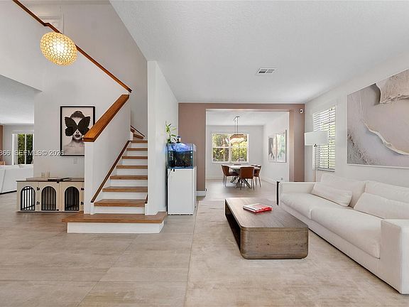 5th image of 4389 Laurel Ridge Cir