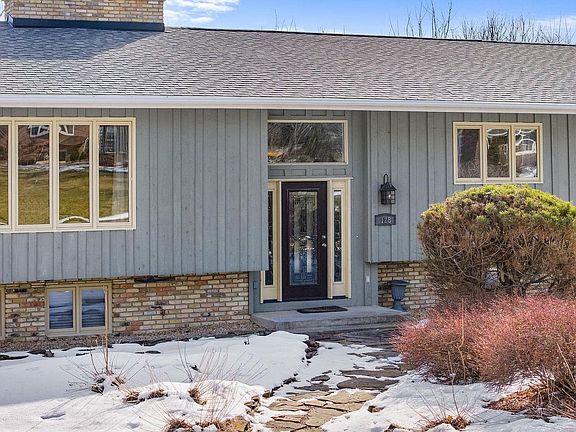 2nd image of 128 Monroe Street