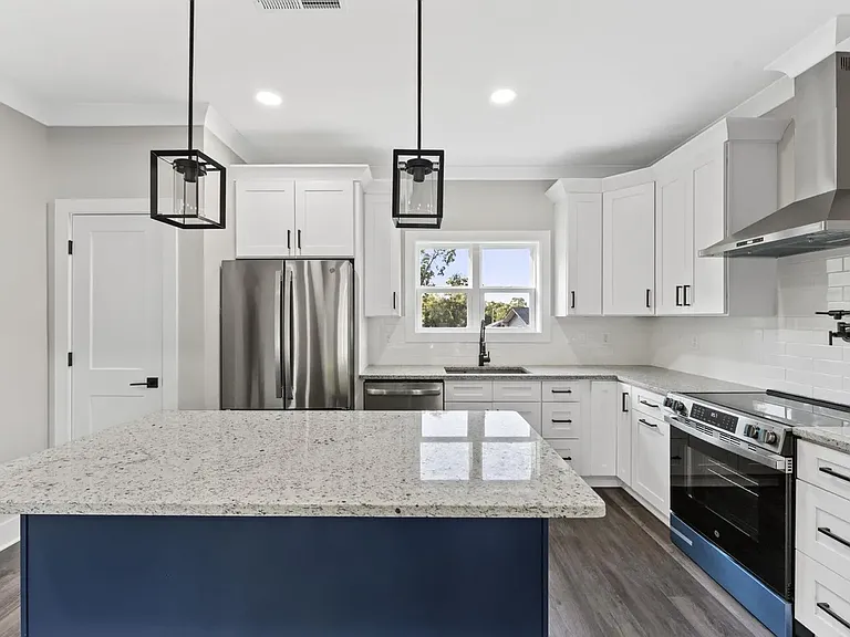 2506 Bratton St — Photo 2