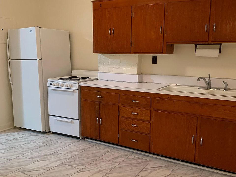 Eat in kitchen