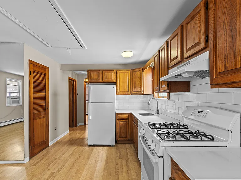 43 Virginia Ave — Photo 4