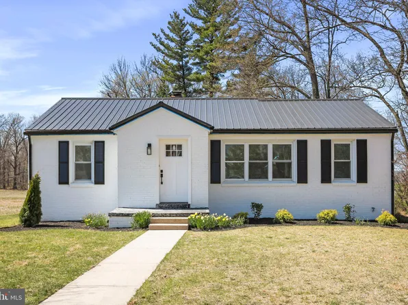 8952 Crystal Falls Dr, Boonsboro, MD 21713