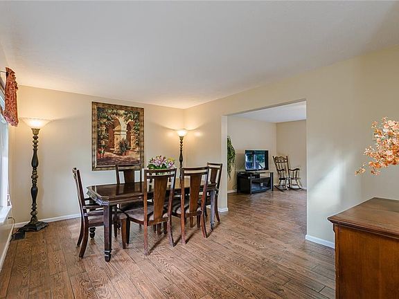 5th image of 16 Bedfordshire Dr