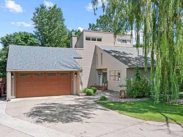 709 Sunrise Blvd, Redwood Falls, MN 56283