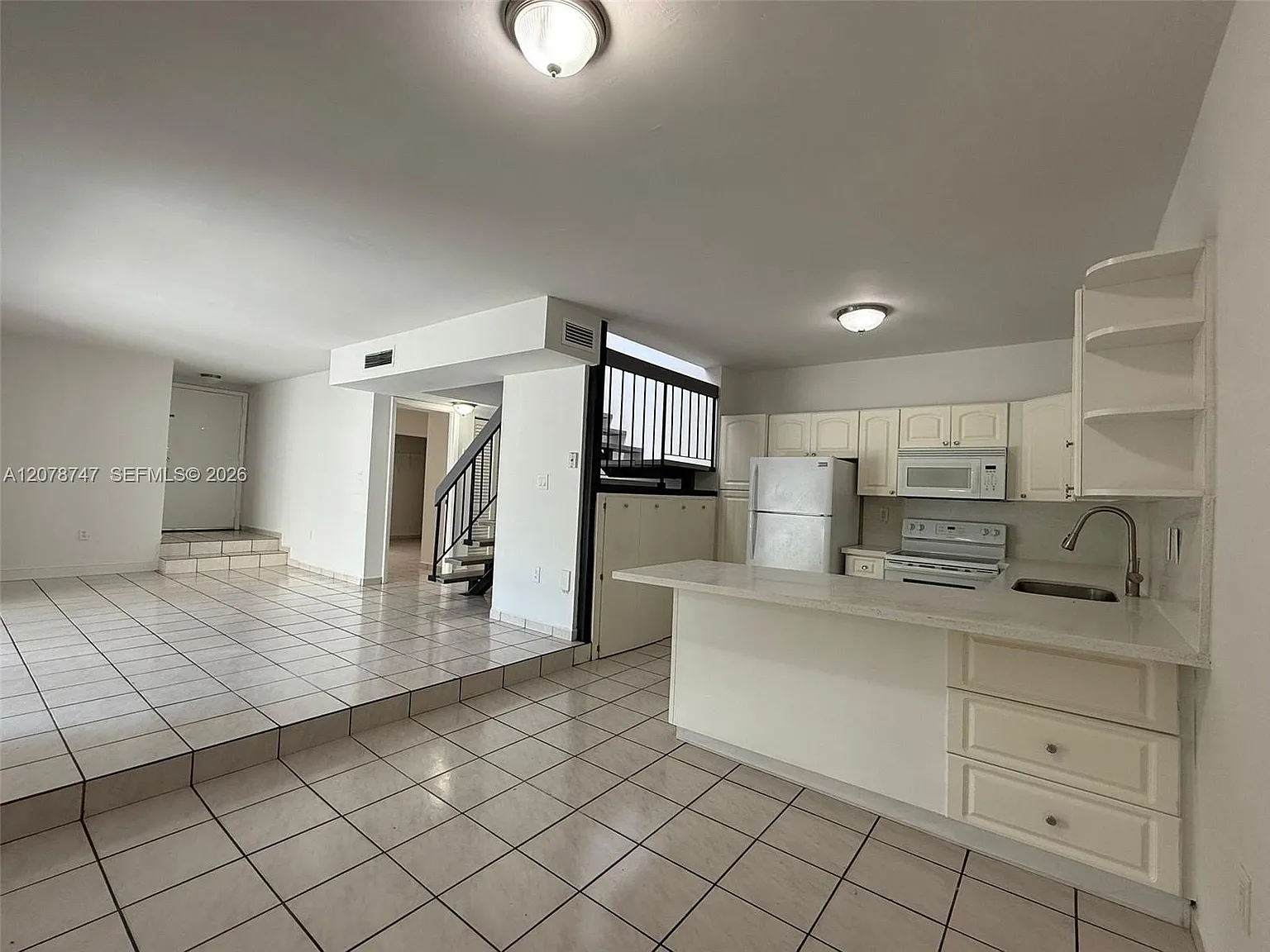 La Arboleda Village Condo — Photo 2