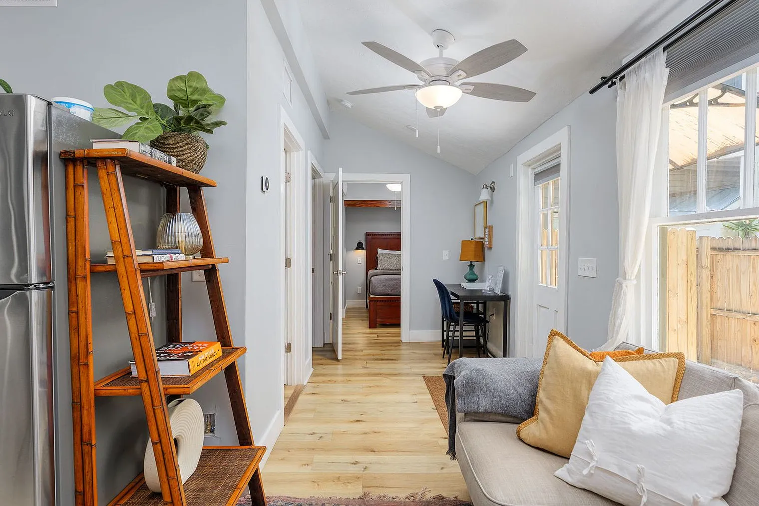 2 bed, 1.0 bath, 398 sqft, $6,612 — Photo 2