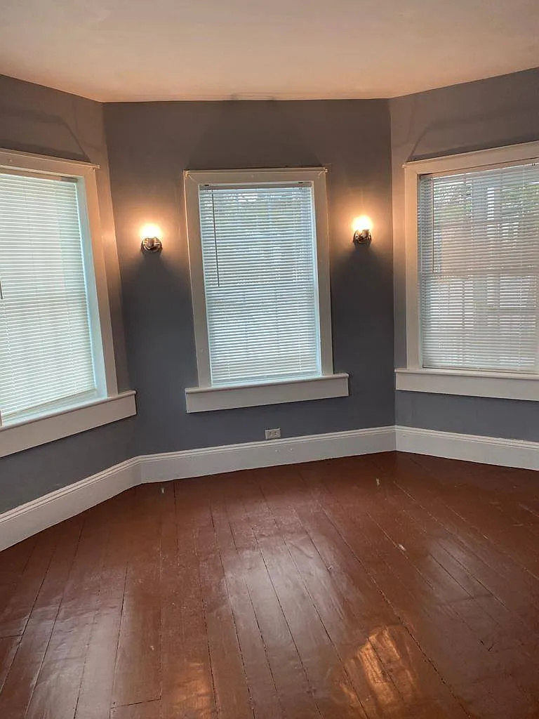 3 bed, $2,500 — Photo 2