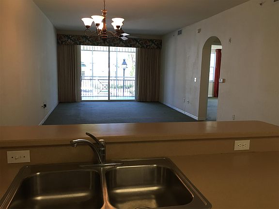 4th image of 5117 Melbourne St Unit 4301