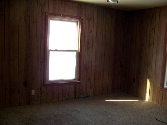 3rd image of 1435 W Railroad Ave