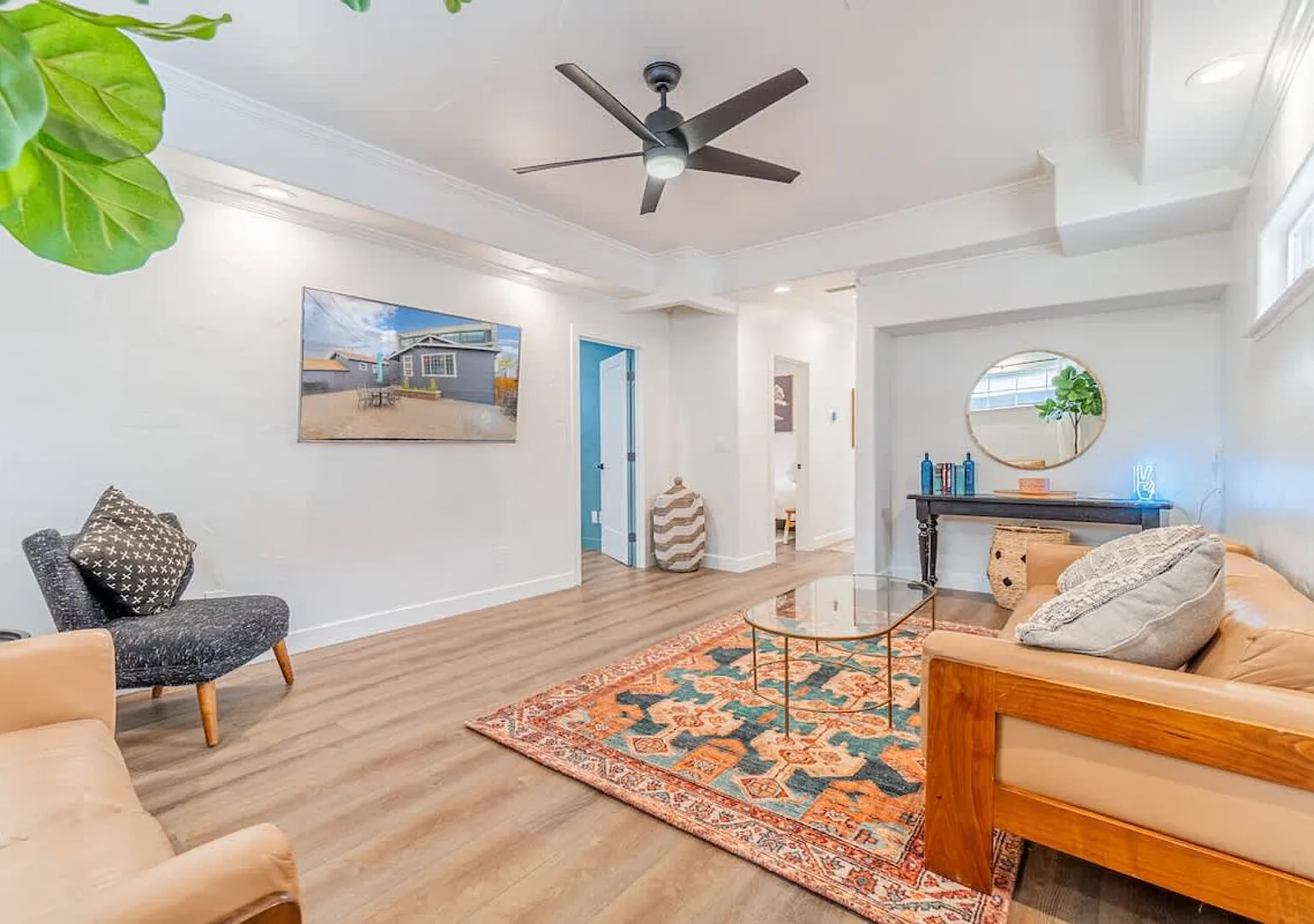 Stylish 2-Bedroom walking distance to Downtown — Photo 1