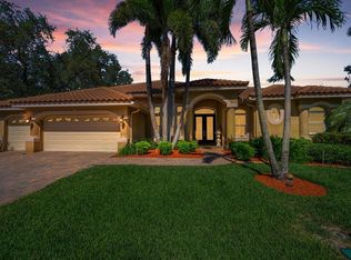 970 Southern Pine Ct NE, Saint Petersburg, FL 33703