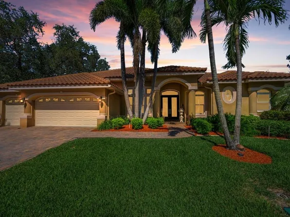 970 Southern Pine Ct NE, Saint Petersburg, FL 33703