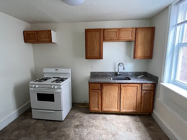 Kitchen - dishwasher to be installed next to sink