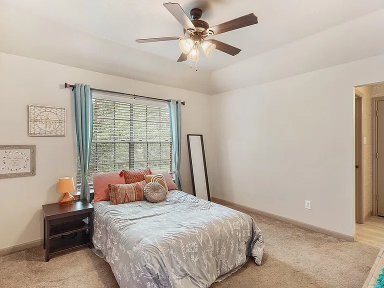 2911 Mossy Log Ct — Photo 20