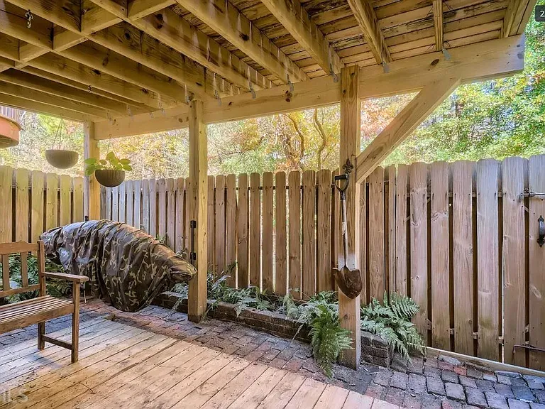 2208 Queen Anne Ct — Photo 17
