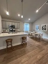 3 bed, 2.5 bath, 1433 sqft, $1,799 — Photo 3