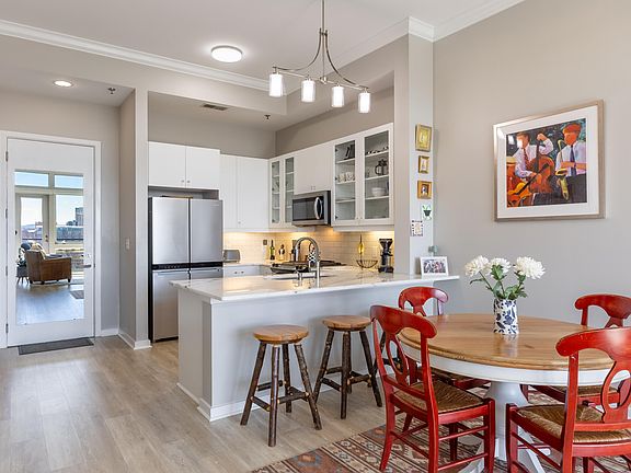 3rd image of 200 Manufacturers Rd APT 707