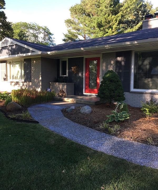 1st image of 46 White Hills Ave NE