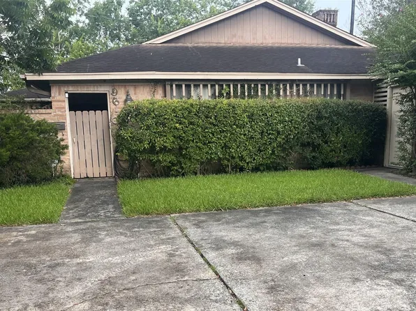 9610 Bob White Dr, Houston, TX 77096