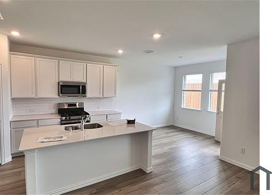 3rd image of 2121 Okeefe Ct