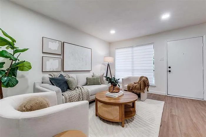 4525 Gilbert Ave — Photo 2