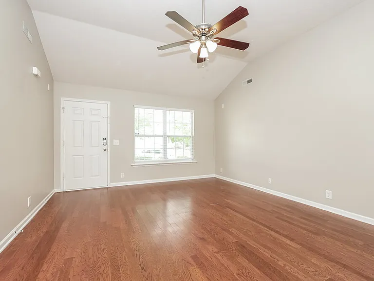 1017 Cheryl Ln — Photo 10