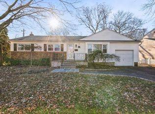 90 Saint Regis Dr, Massapequa Park, NY 11762