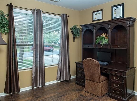 5th image of 2109 Callingwood Dr