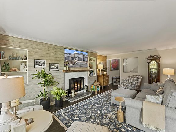 2nd image of 966 Valentine ROAD