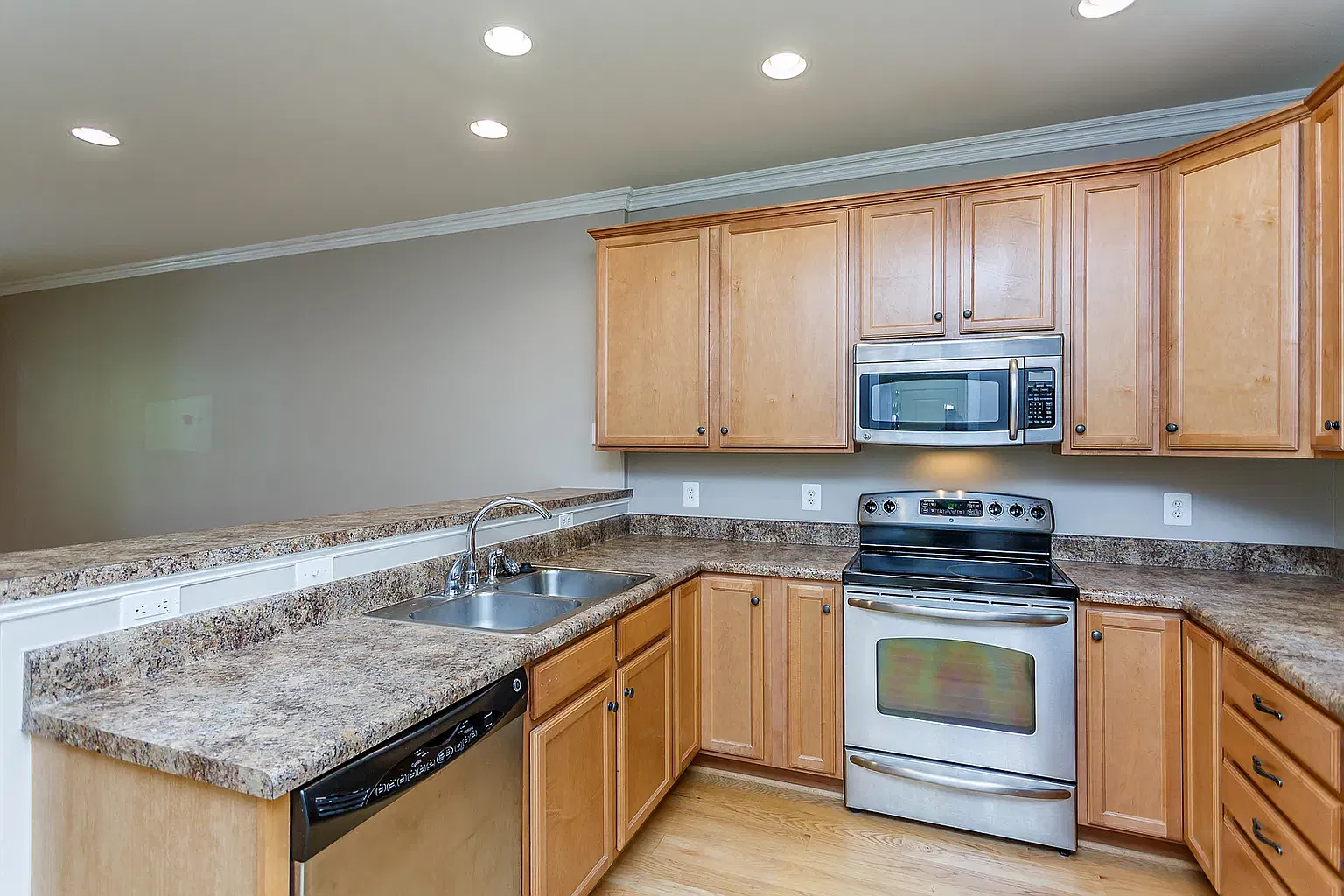 3 bed, 1488 sqft, $2,250 — Photo 4