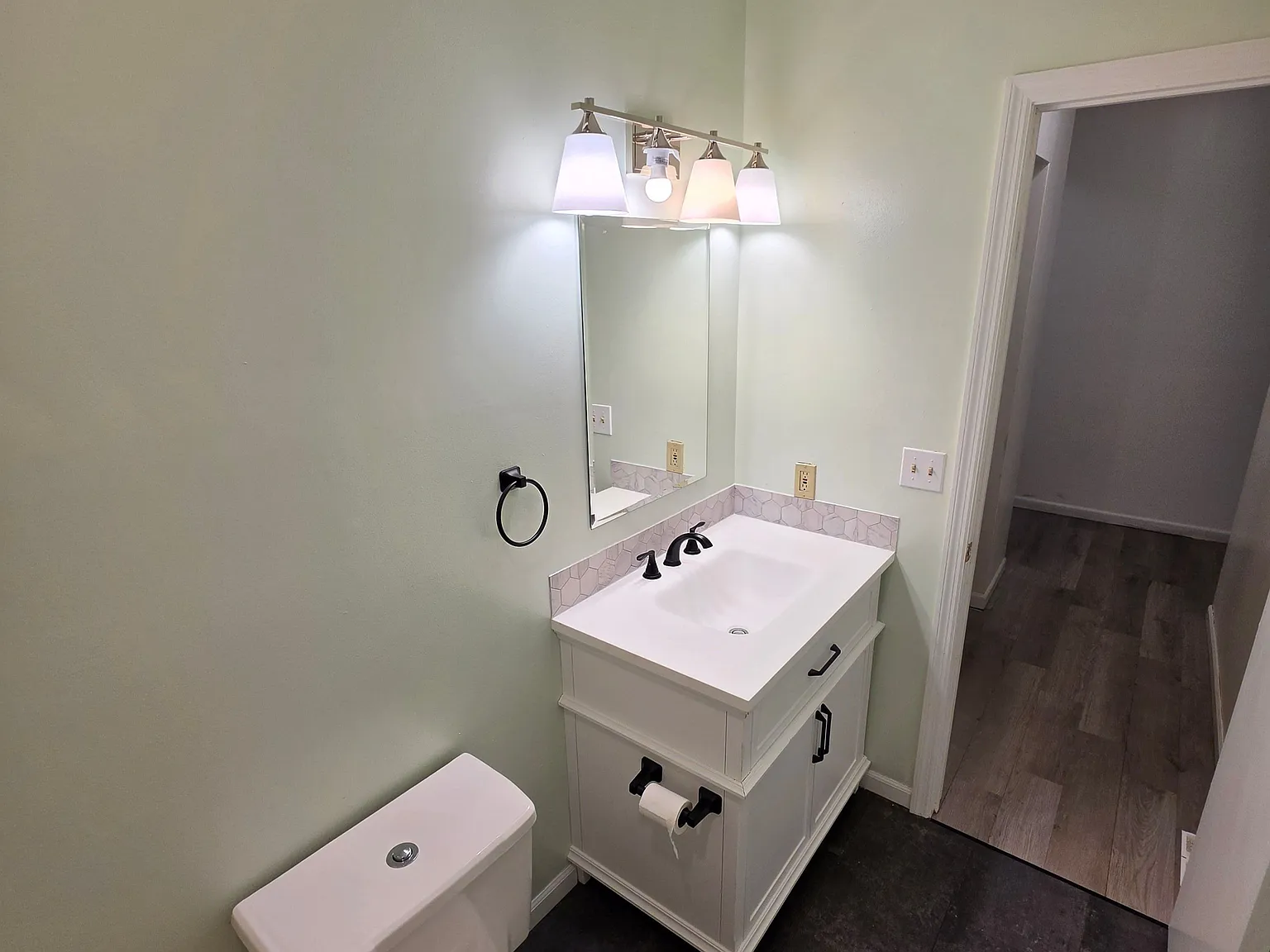 2 bed, 1.0 bath, 1100 sqft, $1,100 — Photo 3