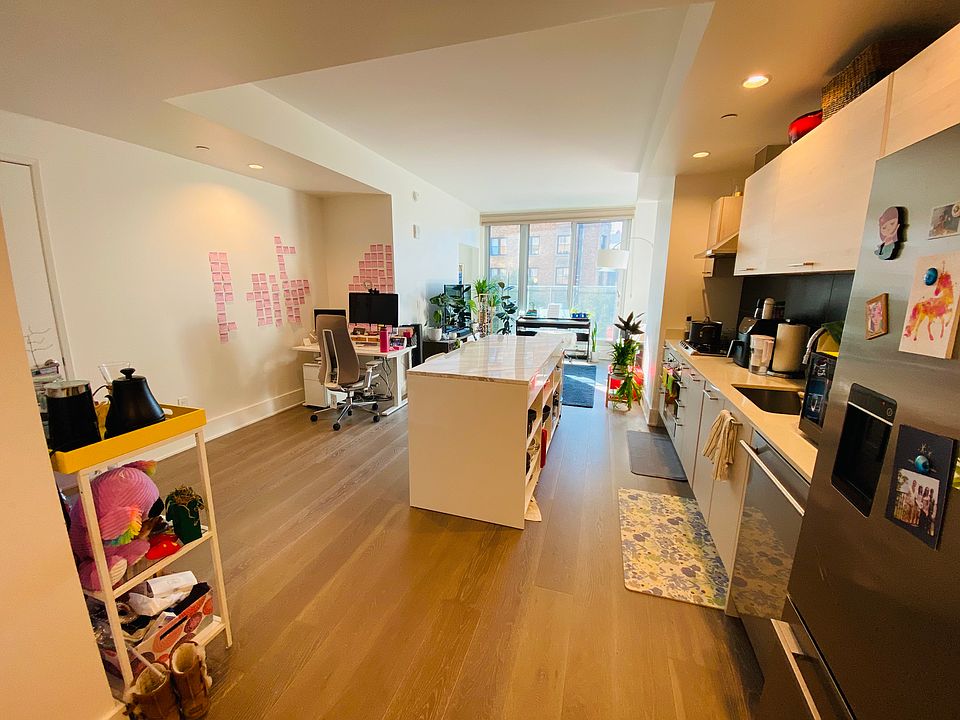1st image of 1075 Market St #402