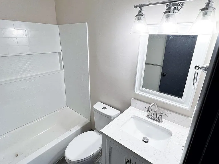 246 Hood St #8 — Photo 7