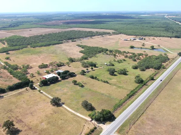 2712 N State Hwy 80, Nixon, TX 78140