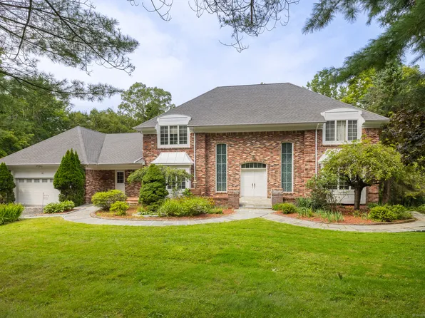 11 Cross Hill Road, Bethel, CT 06801