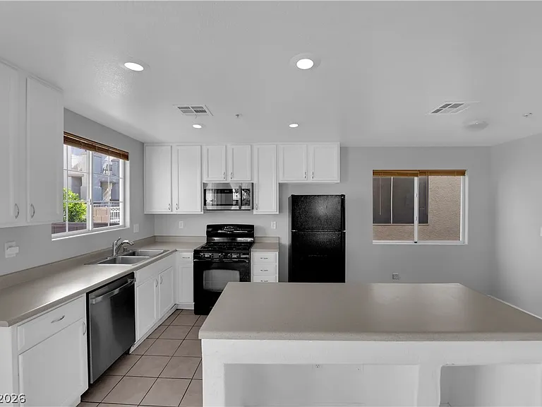 2918 Pelican Breeze Ct — Photo 16