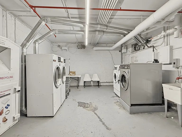 4489 Broadway #2D — Photo 16