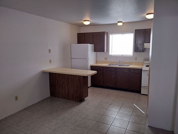 4th image of 3520 E 2nd St #4