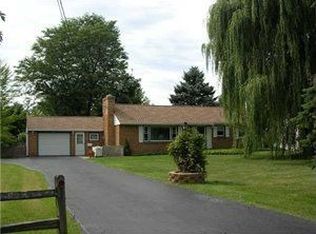 5200 Meadowbrook Rd, Williamsville, NY 14221