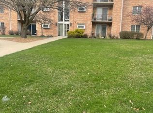 18320 Robin Ln APT D2, Homewood, IL
