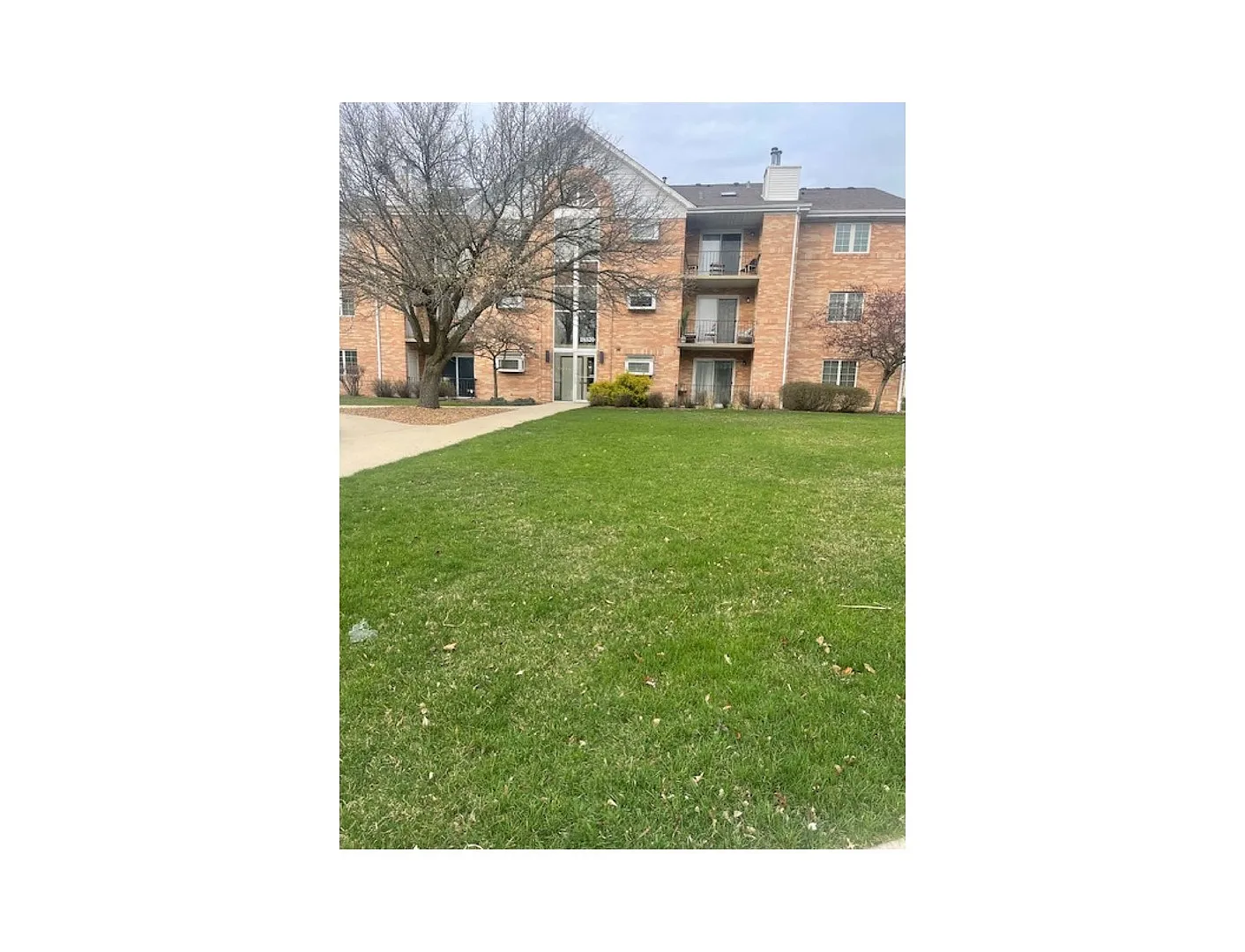 18320 Robin Ln APT D2 photo 1