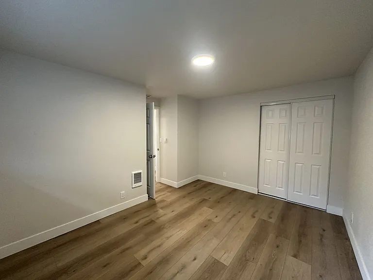Fully Remodeled 2 Bedroom 1 Bath Units — Photo 24